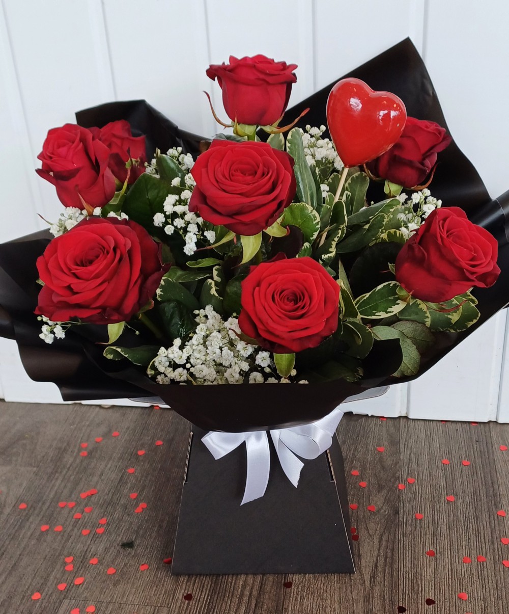 12 Luxury Red Roses